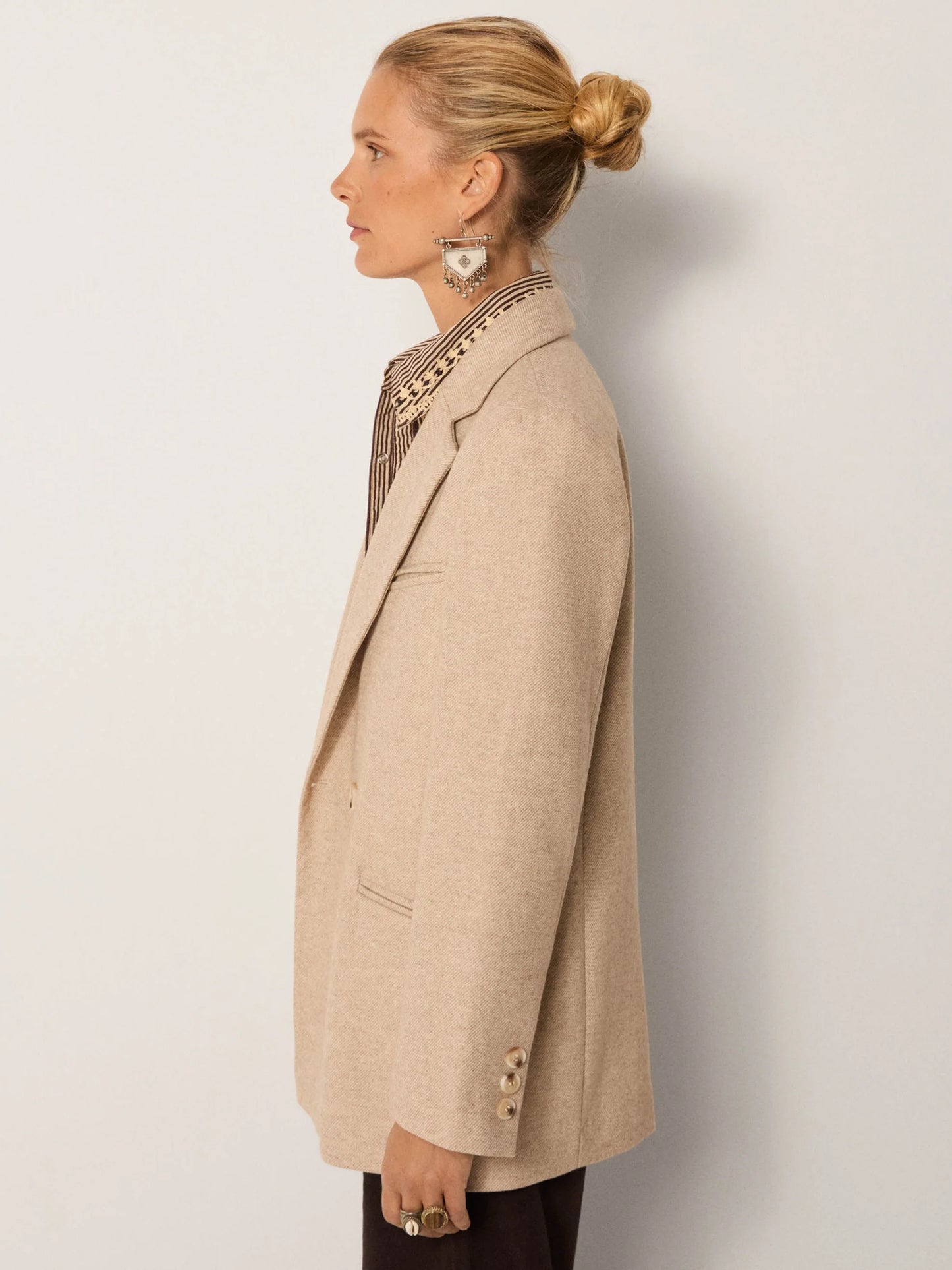 Maison Hotel Anna Blazer in Beige