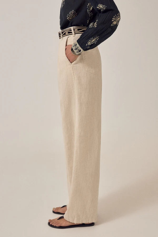 Maison Hotel Malambo Belt in Onix