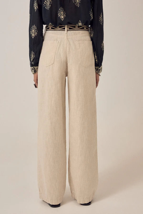 Maison Hotel Malambo Belt in Onix