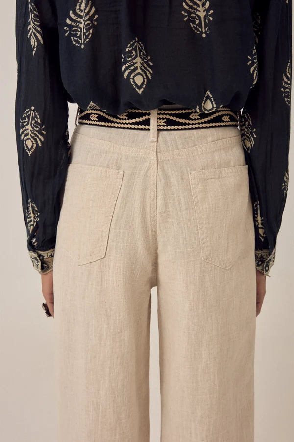 Maison Hotel Malambo Belt in Onix