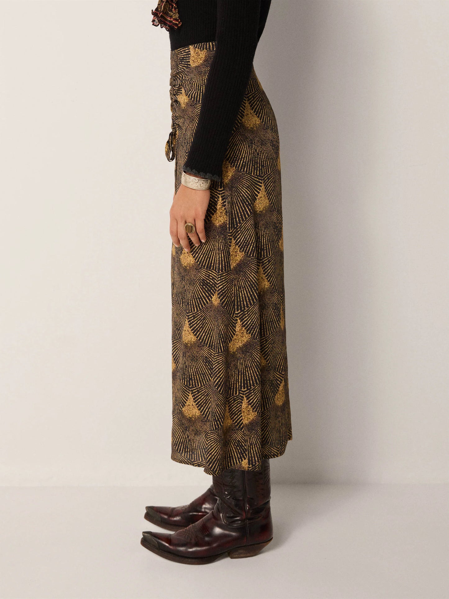 Maison Hotel Lala Skirt in Peacok Avocado