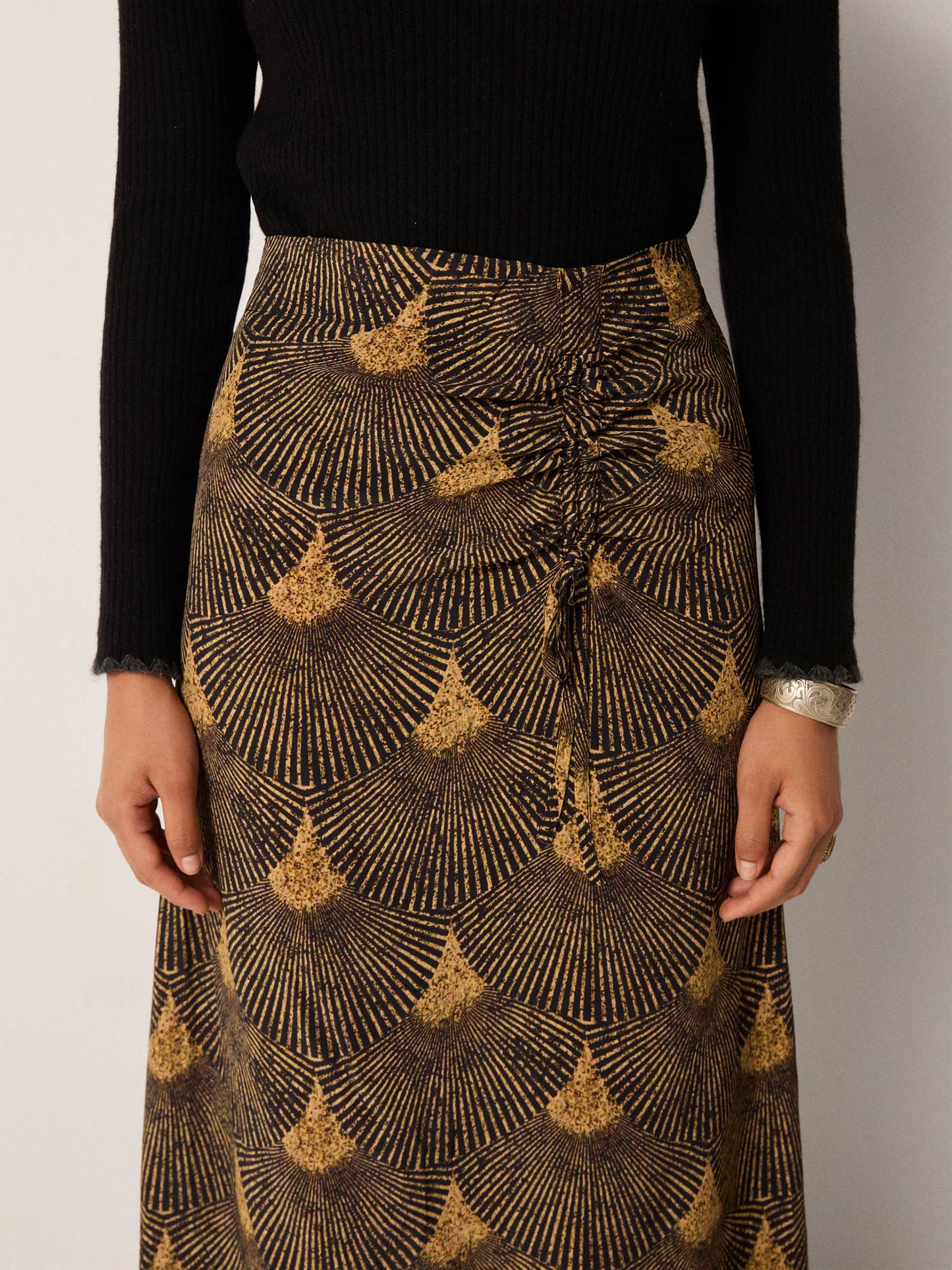Maison Hotel Lala Skirt in Peacok Avocado