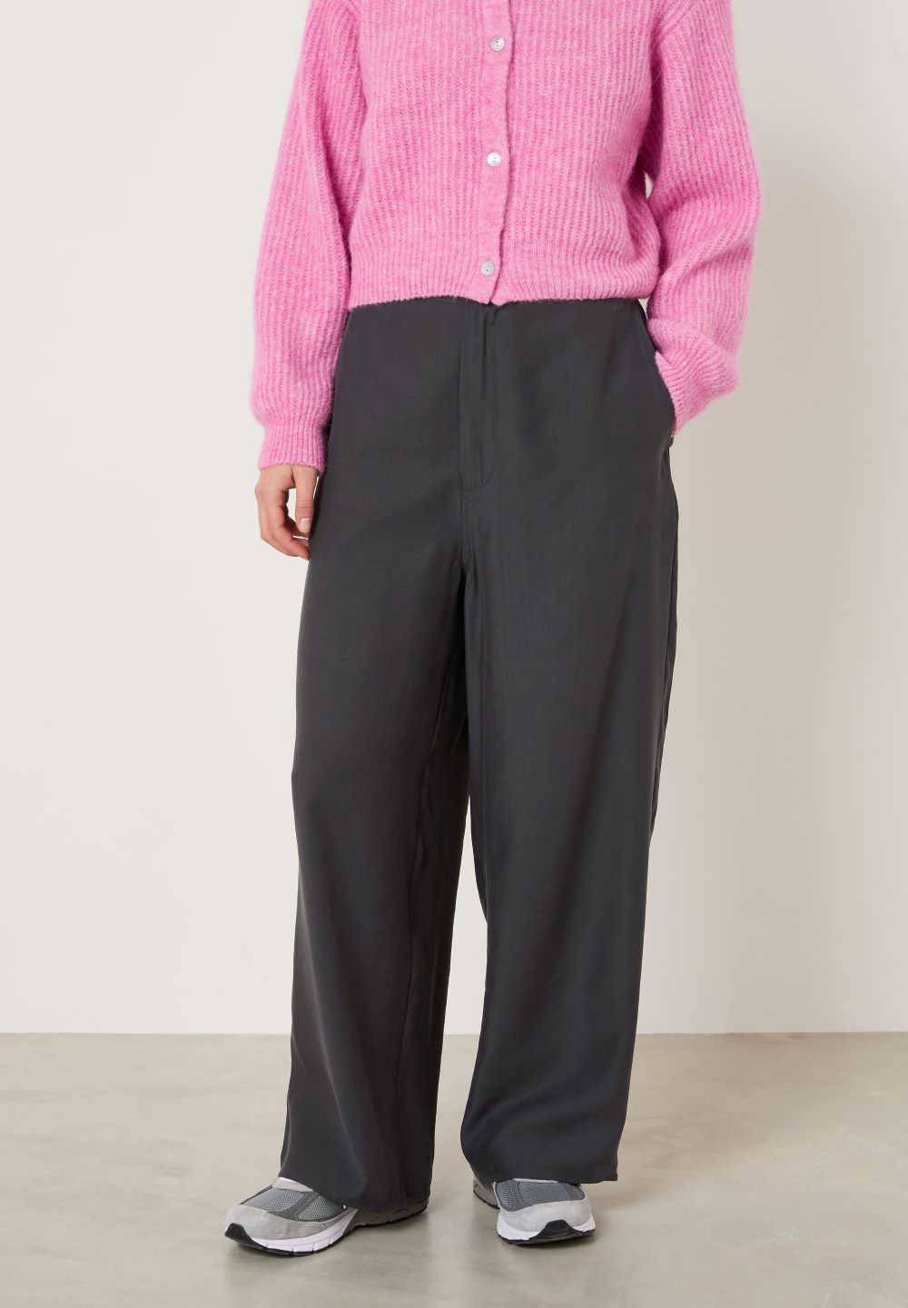 American Vintage Pants in Shadow