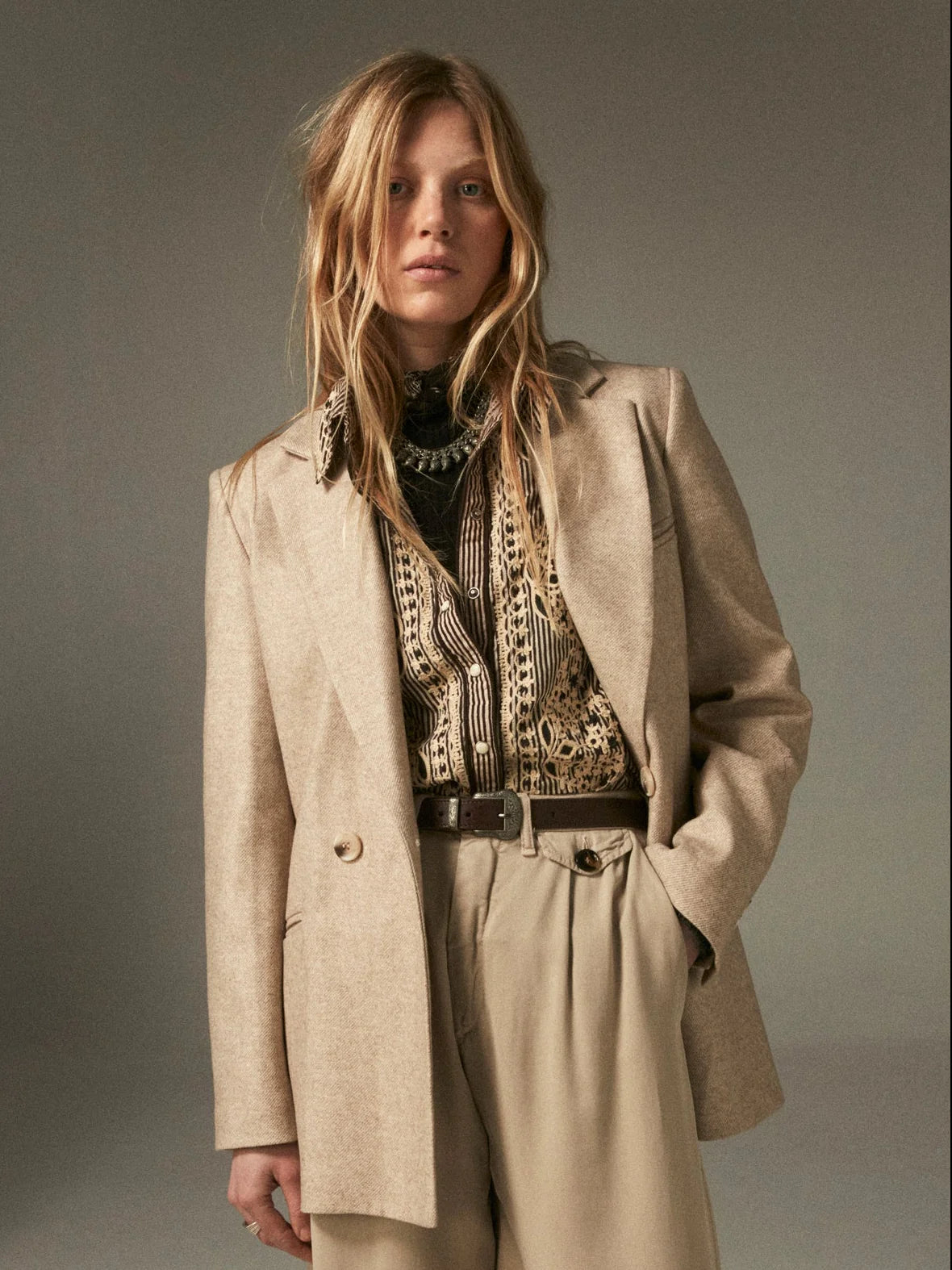 Maison Hotel Anna Blazer in Beige